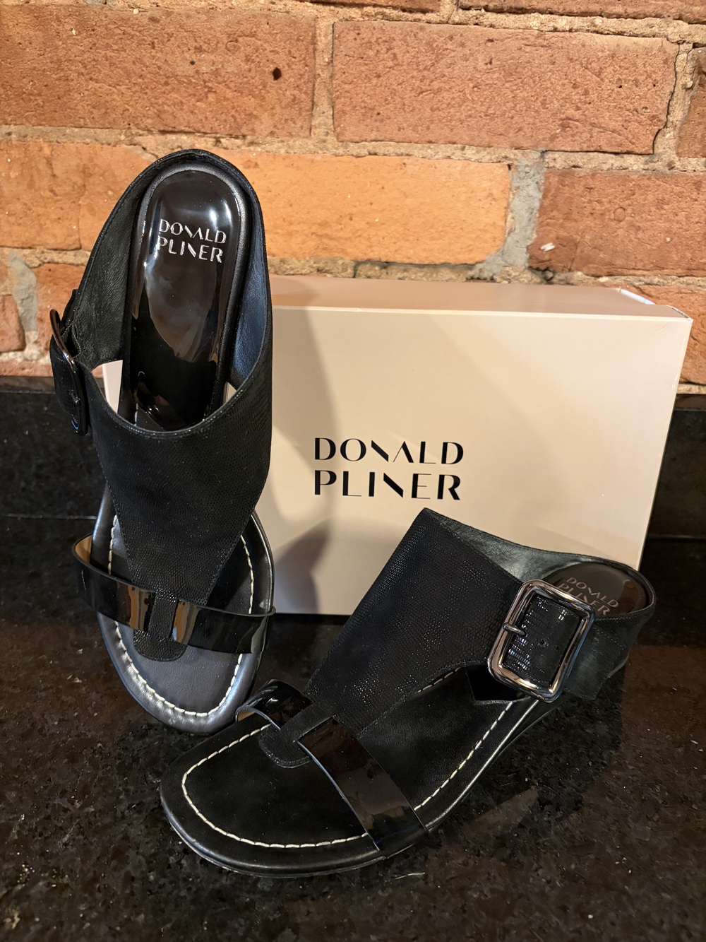 Donald Pliner Vine Buckled Wedge Sandal  Sizer 11 Black